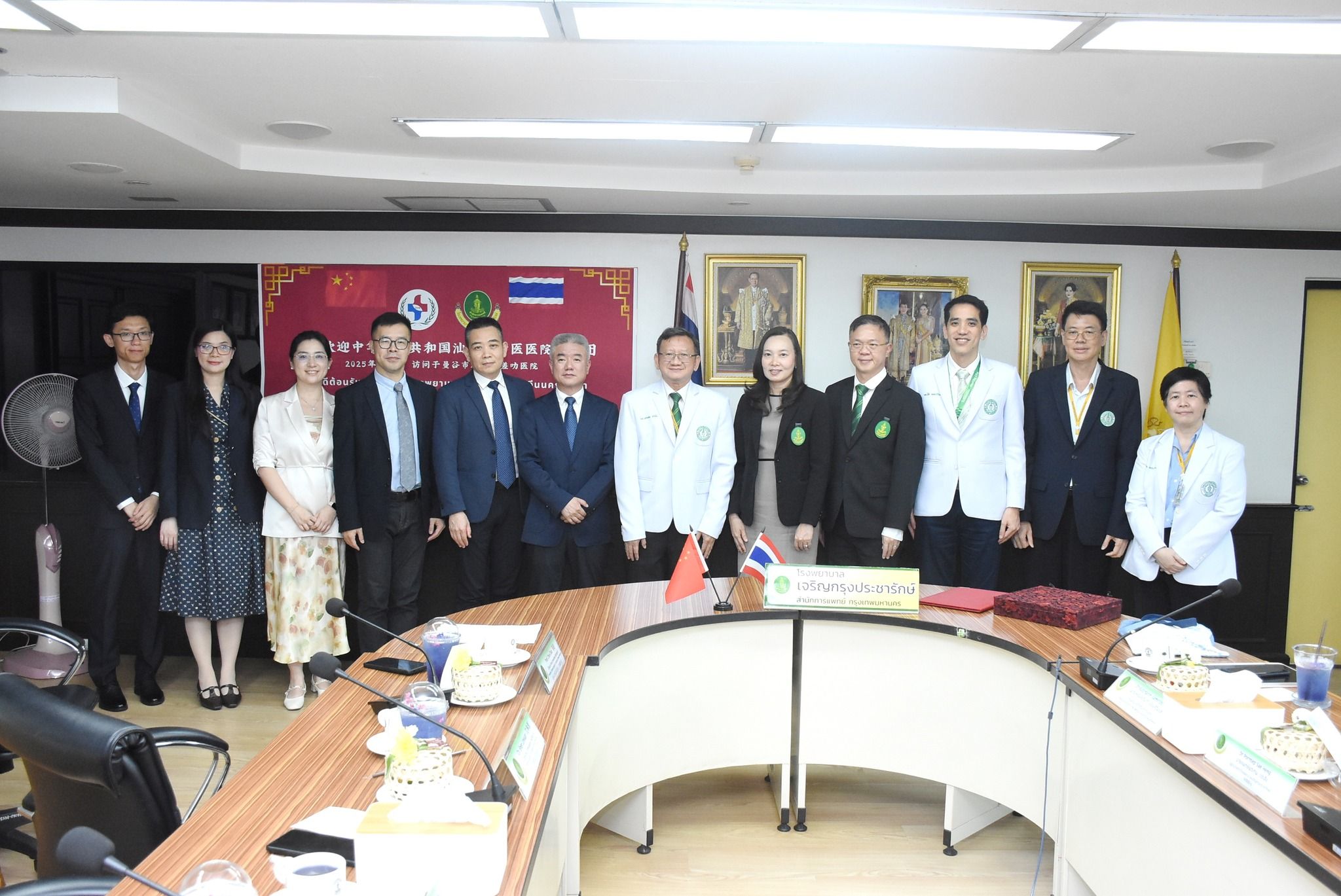 โรงพยาบาลเจริญกรุงประชารักษ์ ให้การต้อนรับคณะผู้แทนจากโรงพยาบาลการแพทย์แผนจีนนครซัวเถา สาธารณรัฐประชาชนจีน