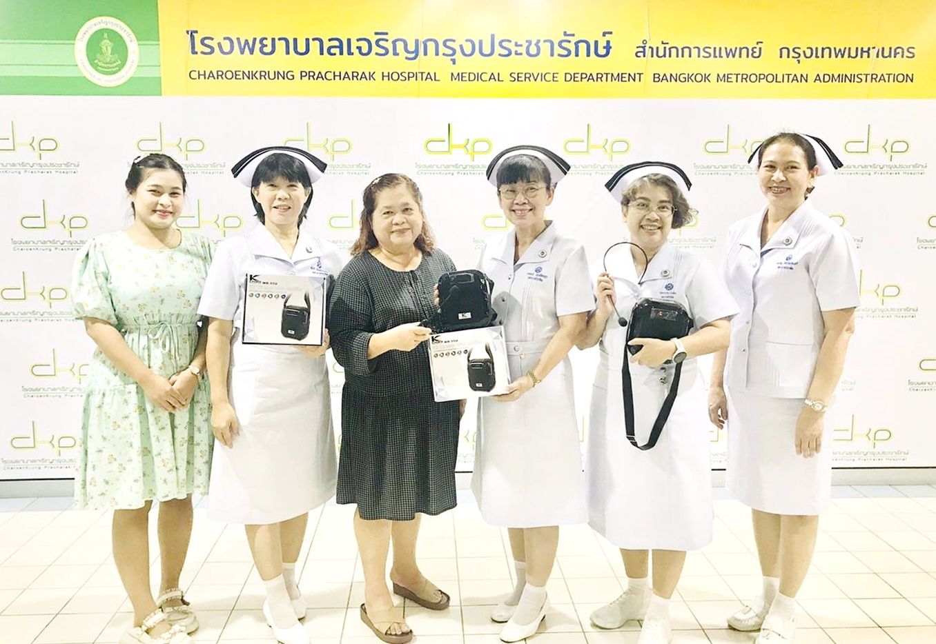 มูลนิธิซีโอนอุปถัมภ์ คริสตจักรซีโอน และสถานรับเลี้ยงเด็กซีโอน มอบไมโครโฟนไร้สายพร้อมลำโพง 2 ชุด ให้ฝ่ายการพยาบาล โรงพยาบาลเจริญกรุงประชารักษ์