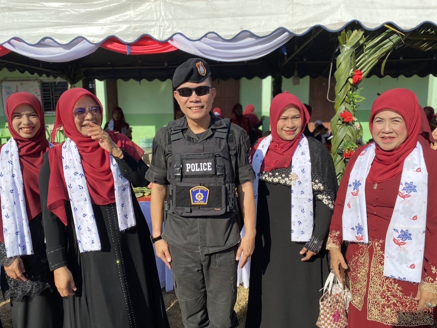 สวญ.สภ.ตาเซะ-ชาวบ้าน ร่วมกันกวนขนม “อาซูรอ”