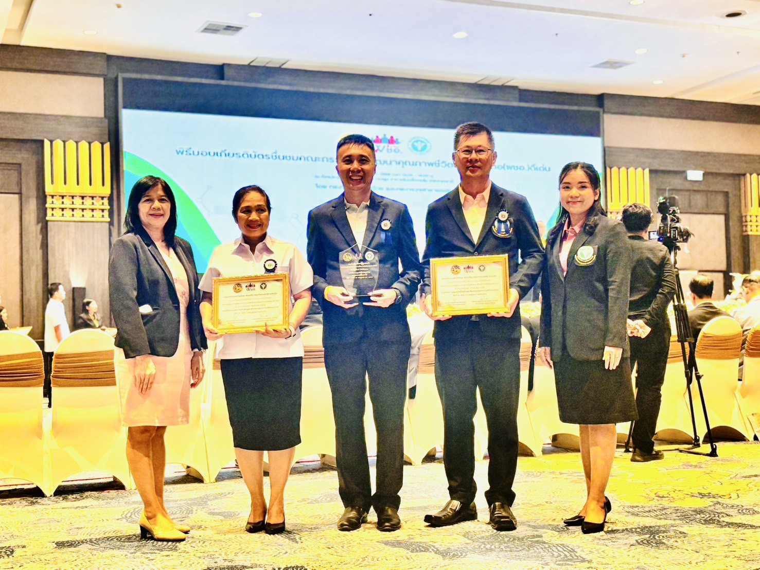 นายอำเภอวังจันทร์ และ พชอ.วังจันทร์ รับมอบโล่และเกียรติบัตรผลงานขับเคลื่อนการพัฒนาคุณภาพชีวิตประชาชนในพื้นที่ดีเด่นระดับประเทศ   