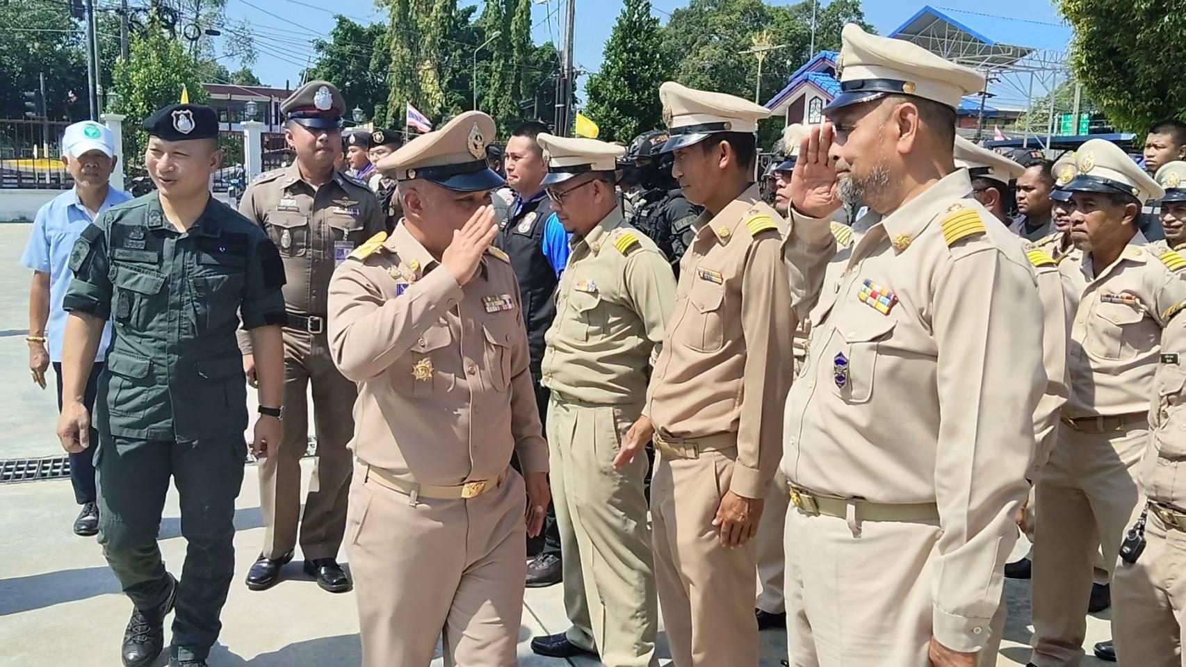 หน่วยงานรัฐจับมือชุมชน ลงนามปฏิญญารวมพลัง “No Drugs No Dealers” พร้อมปล่อยแถวปฏิบัติการกวาดล้างยาเสพติดอย่างเด็ดขาดเดินหน้าสร้างหมู่บ้านปลอดยาเสพติดอย่างจริงจัง