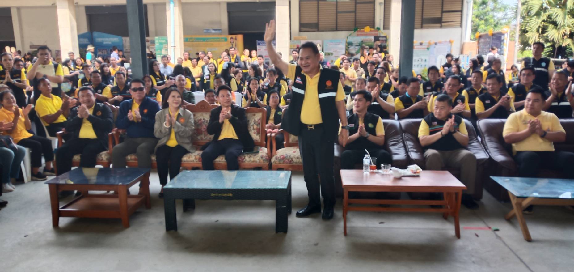 สส.ดร.ฉลาด ขามช่วง สส.ร้อยเอ็ด เขต 2 พรรคเพื่อไทย ประธานสภาผู้แทนราษฏร คนที่สอง และรมต.เกษตรฯ มอบโฉนดเพื่อการเกษตร อำเภอโพธิ์ชัย สร้างความมั่นคงให้กับเกษตรกร 1,000 ราย