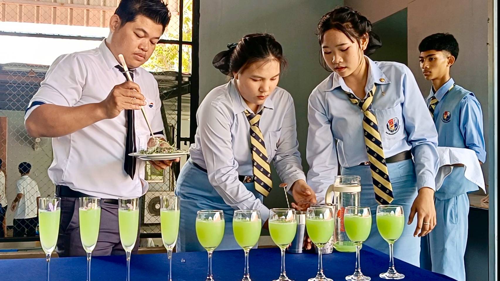 วิทยาลัยเทคโนโลยีประจวบฯ จัดกิจกรรม “PTECH BARTENDER STAR CHALLENGE 2025 ค้นหาสุดยอดนักสร้างสรรค์เครื่องดื่ม” ถ่ายทอดความรู้และทักษะเชิงวิชาชีพให้แก่นักเรียน