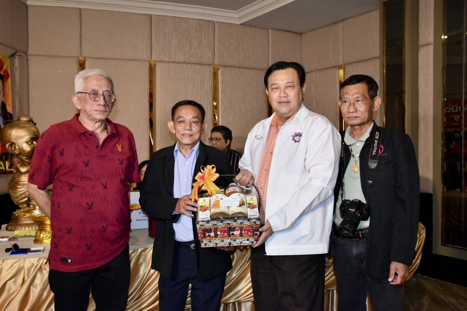 สังสรรค์วันคลายวันเกิด “ทอนส์ 79​” นักหนังสือพิมพ์อาวุโส​ เพื่อนๆ​ สื่อร่วมอวยพรคับคั่ง​ ​ที่เก่าเวลาเดิม