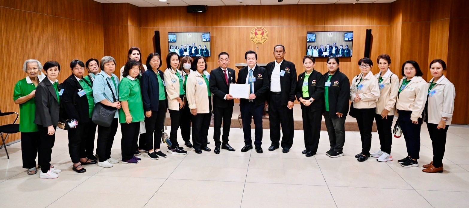 กลุ่มเพื่อสุขภาพประชาชน ตัวแทน อสส. อสม. ยื่นหนังสือต่อกลุ่มงานประสานการเมืองและรับเรื่องราวร้องทุกข์สภา