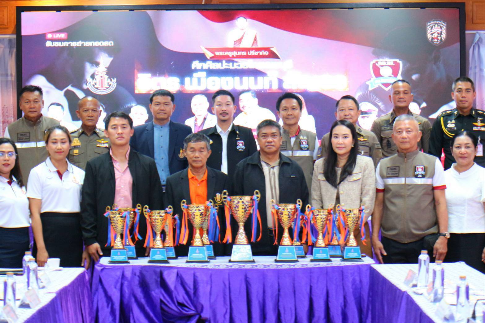 คณะ กต.ตร.สภ.โคกสำโรง ร่วมกับสถานศึกษาจัดศึกศิลปะมวยไทยลพบุรี จิตร เมืองนนท์สัญจรเพื่อพัฒนากีฬามวยไทยในจังหวัดลพบุรี ให้ก้าวไกลสู่ระดับมาตรฐานฯ