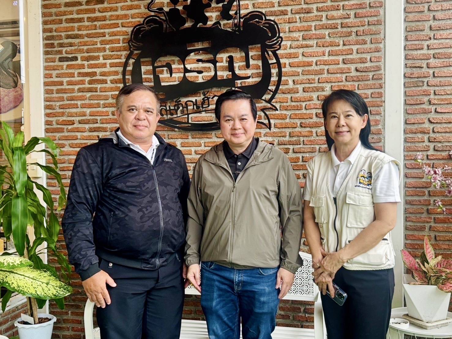 ชมรมเยาวชนรุ่นใหม่ไม่ใส่ใจบุหรี่ จับมือ มูลนิธิครอบครัวพอเพียง เพื่อจะพัฒนาเยาวชนด้วยศาสตร์พระราชา