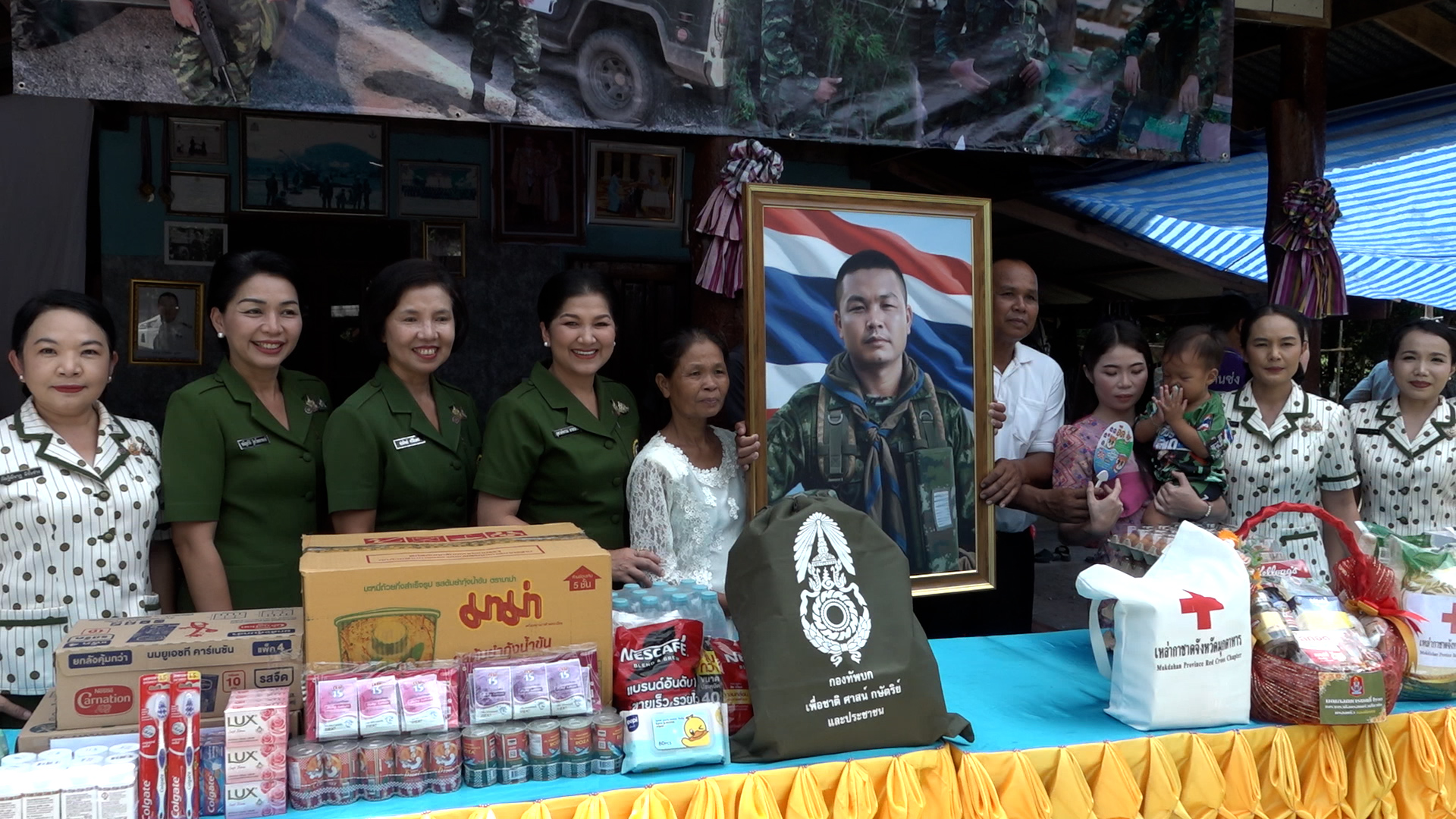 ภรรยาแม่ทัพภาคที่ 2 รุดเยี่ยมครอบครัวทหารเสียชีวิต