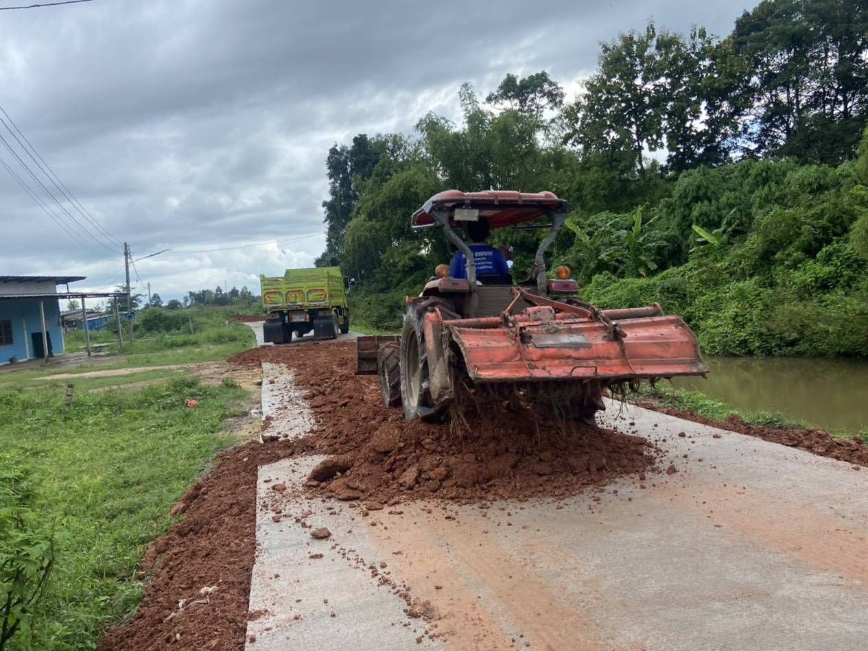 พิษณุโลก อบต.วังพิกุล ลงพื้นที่ติดตามความคืบหน้าการพัฒนาถนน เพื่อความสะดวก ปลอดภัยของพี่น้องประชาชน