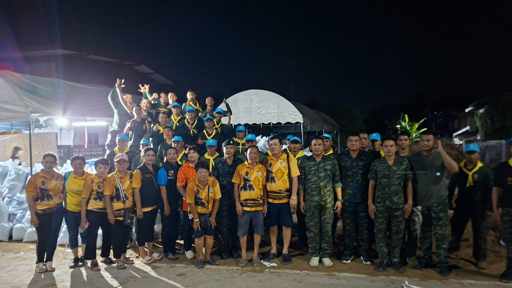 กองทัพน้อยที่ 3 จัดกำลังพลจิตอาสาช่วยเหลือประชาชนประสบอุทกภัยในพื้นที่จังหวัดพิษณุโลก