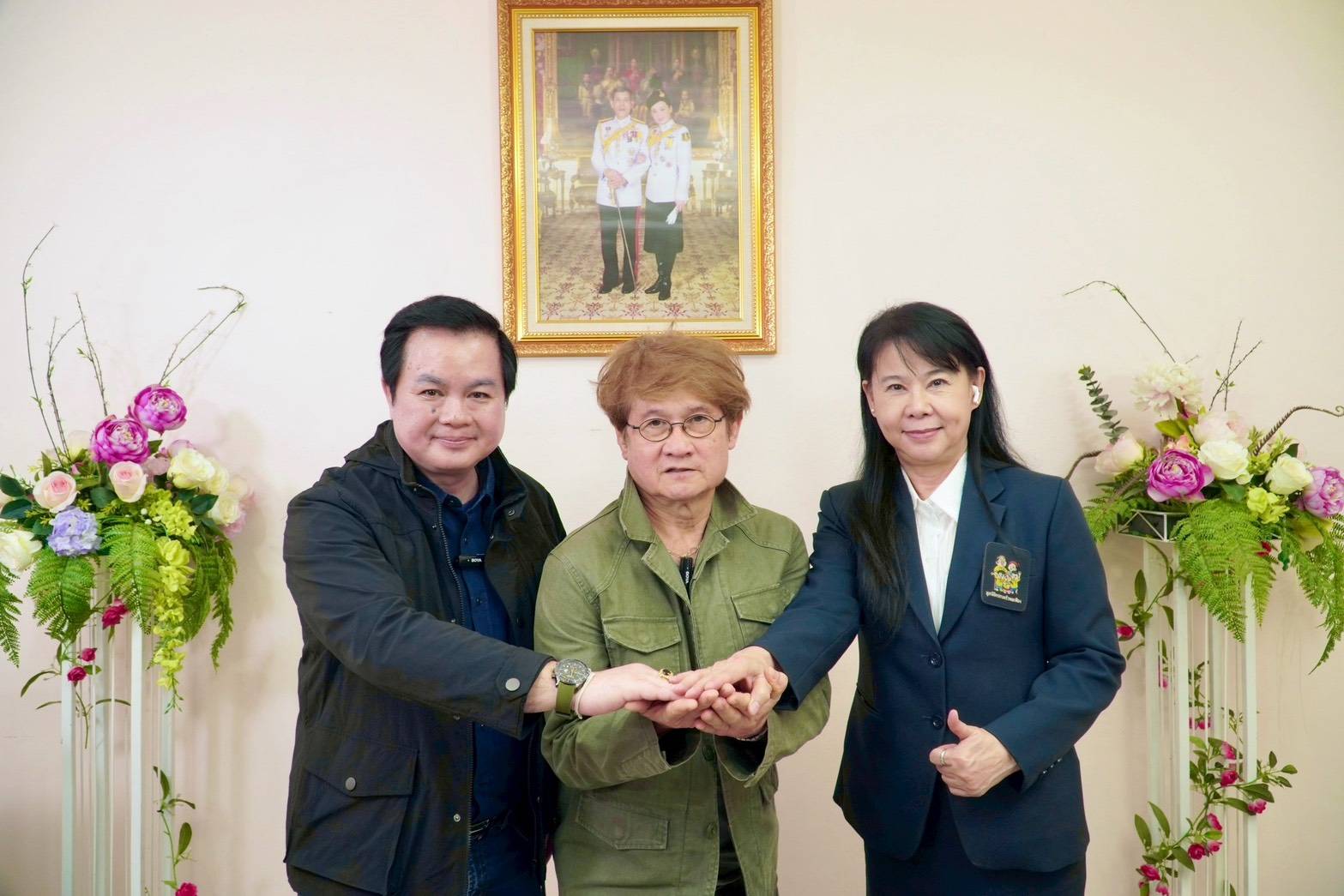 มูลนิธิครอบครัวพอเพียง, ชมรมเยาวชนรุ่นใหม่ไม่ใส่ใจบุหรี่ และ หรั่ง ร็อคเคสตร้า ผนึกกำลังร่วมนำเยาวชนน้อมนำศาสตร์พระราชาและห่างไกลจากบุหรี่ไฟฟ้ายาเสพติด