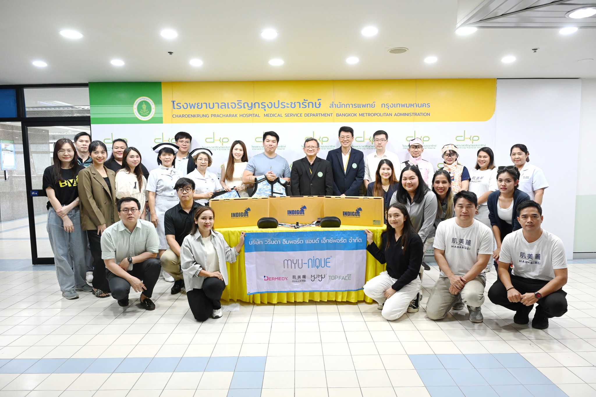 รพ.เจริญกรุงประชารักษ์ รับมอบเสื้อป้องกันรังสี จาก บริษัท วรินดา อิมพอร์ต แอนด์ เอ็กซ์พอร์ต จำกัด