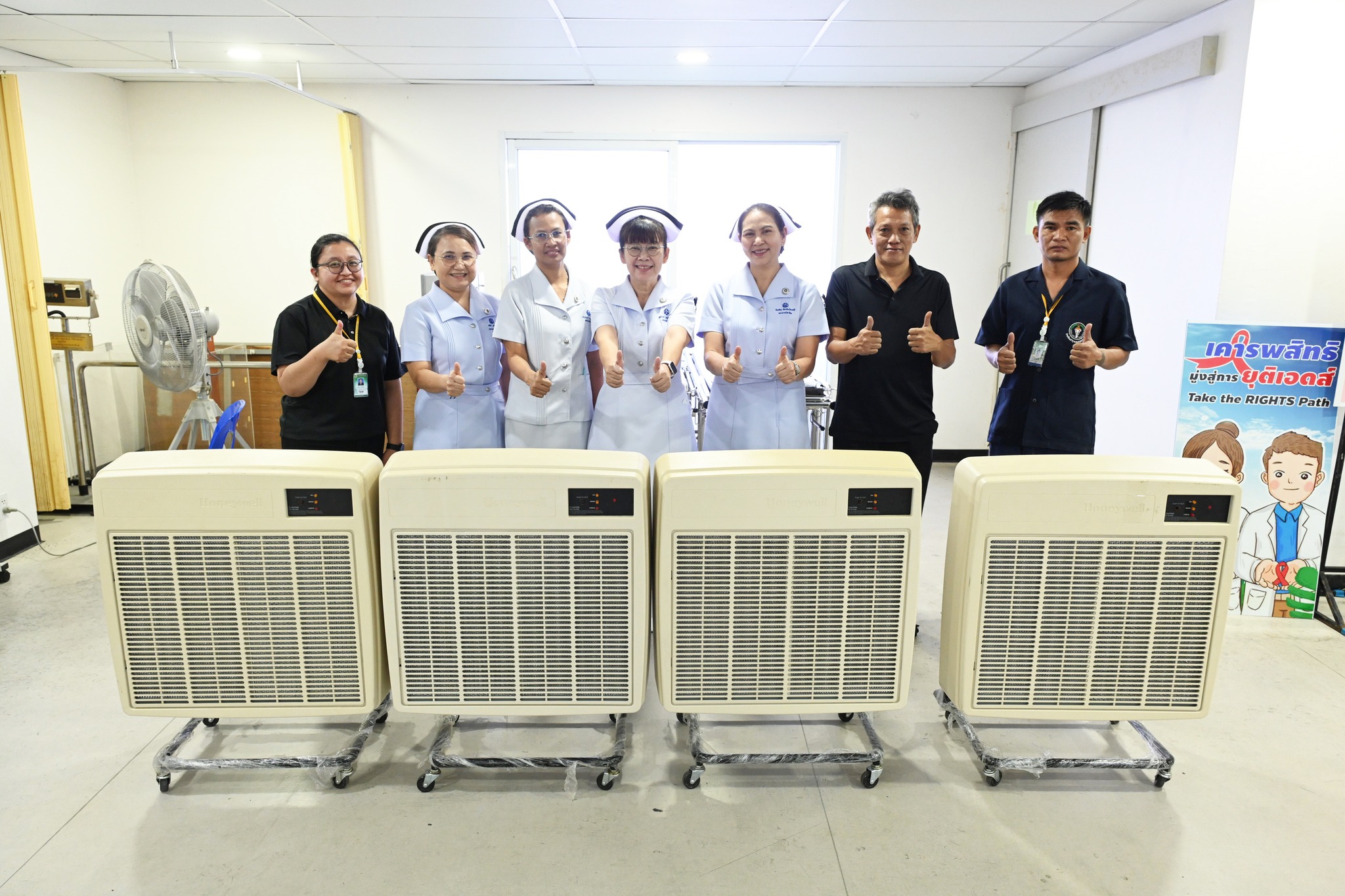 รพ.เจริญกรุงประชารักษ์ รับมอบเครื่องฟอกอากาศ เสริมความปลอดภัยในห้องตรวจอายุรกรรม