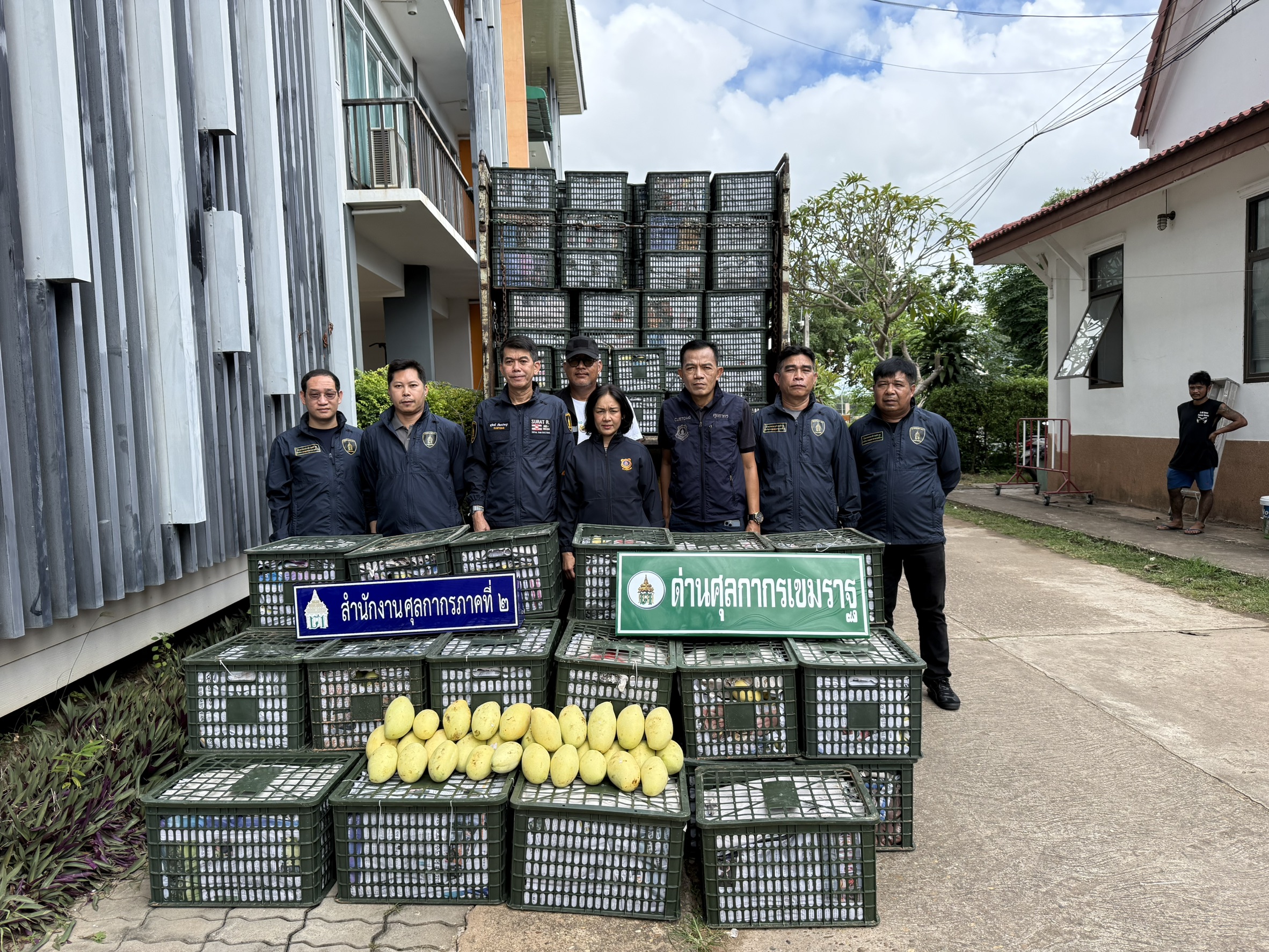 สำนักงานศุลกากรภาคที่ 2 จับกุม มะม่วง เมืองกำเนิดต่างประเทศ มูลค่ากว่า 3.8 แสนบาท