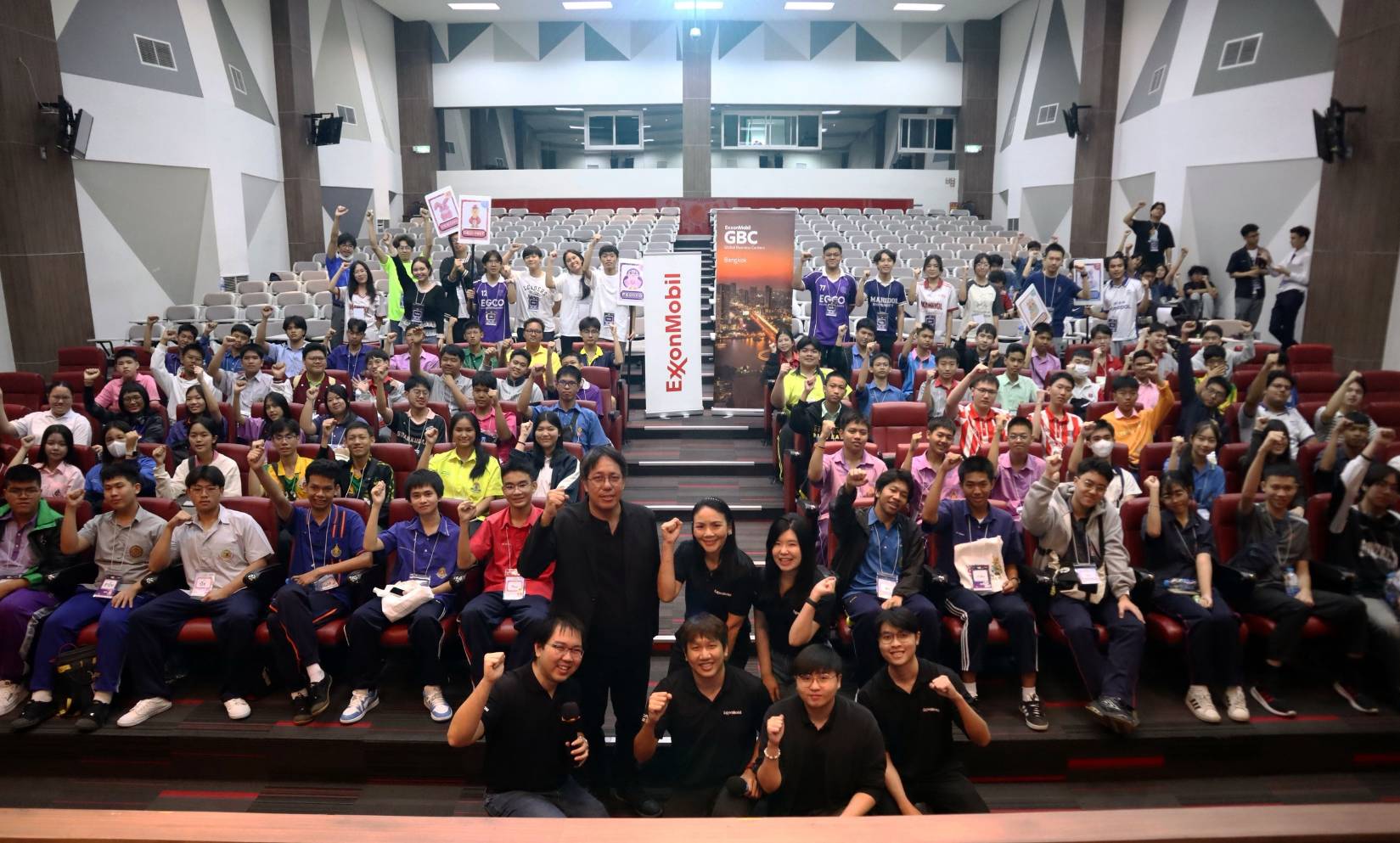 เอ็กซอนโมบิลสนับสนุนค่าย Click Camp16 จุดประกายเยาวชนไทยกับโลกเทคโนโลยี