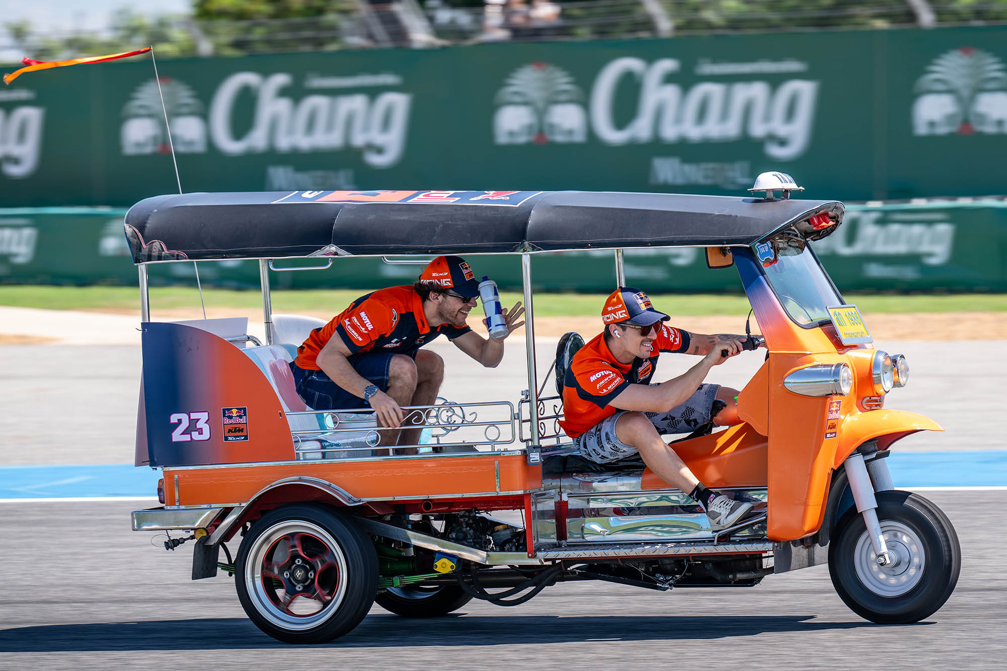 “โมโตจีพี” ประเทศไทย ทำถึง! ดวล “ตุ๊กตุ๊ก กรังด์ปรีซ์” สร้างภาพจำสุดฮา กระหึ่มทั่วโลก