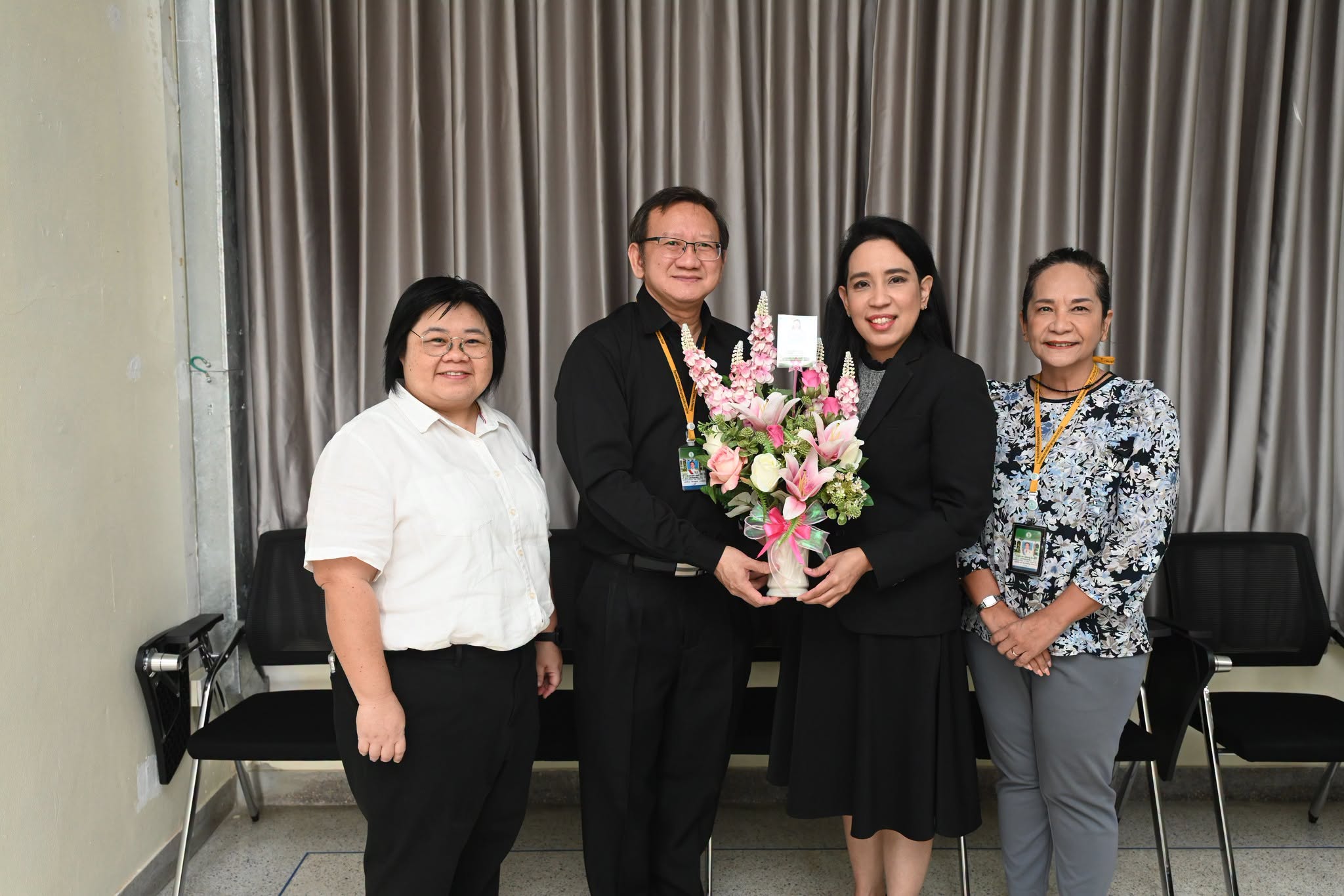 คณะผู้บริหาร รพ.เจริญกรุงประชารักษ์ ร่วมแสดงความยินดีแก่ พญ.ชุลีกร โสอุดร ในโอกาสดำรงตำแหน่ง ผู้อำนวยการโรงพยาบาลนคราภิบาล