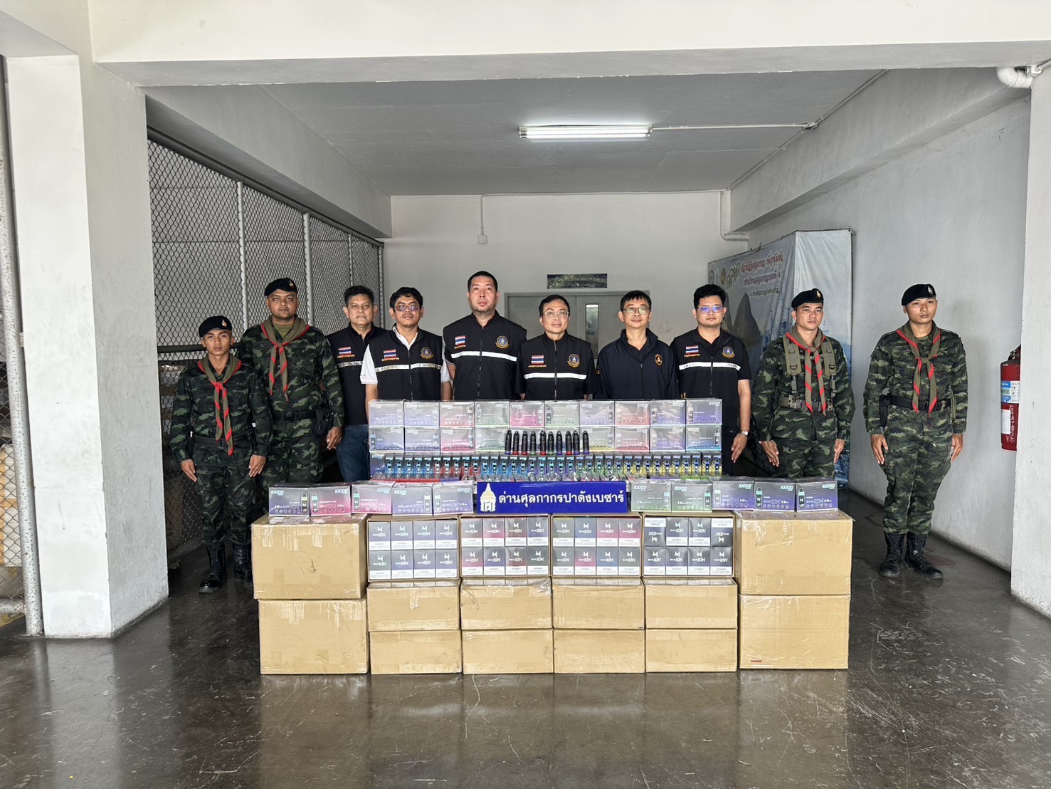 ยึดบุหรี่ไฟฟ้ามากับรถโดยสารมาเลย์